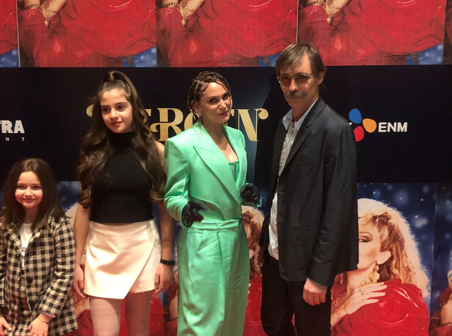 Farah Zeynep Abdullah, Bergen filminin galasında giydiği kıyafetine gelen eleştirilere yanıt verdi 14