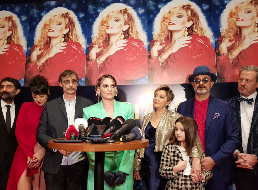 Farah Zeynep Abdullah, Bergen filminin galasında giydiği kıyafetine gelen eleştirilere yanıt verdi 15
