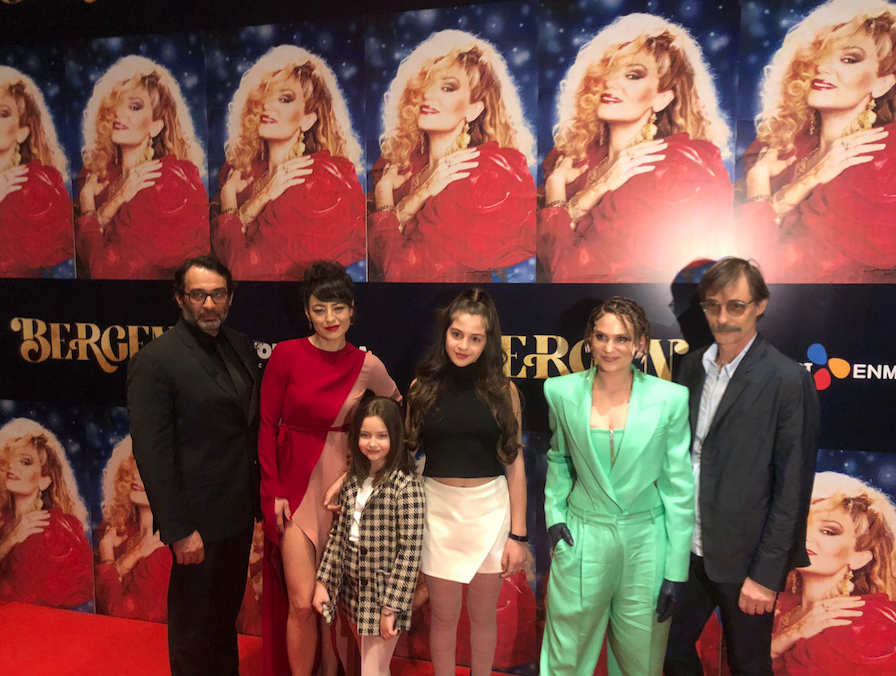 Farah Zeynep Abdullah, Bergen filminin galasında giydiği kıyafetine gelen eleştirilere yanıt verdi 16