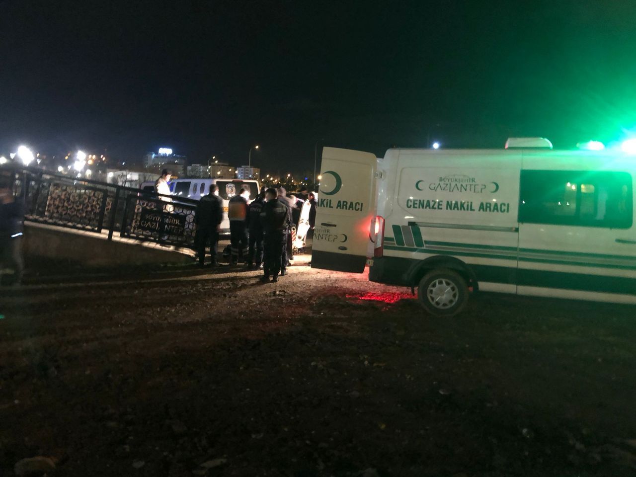 Gaziantep'te üst geçide asılı erkek cesedi bulundu 8