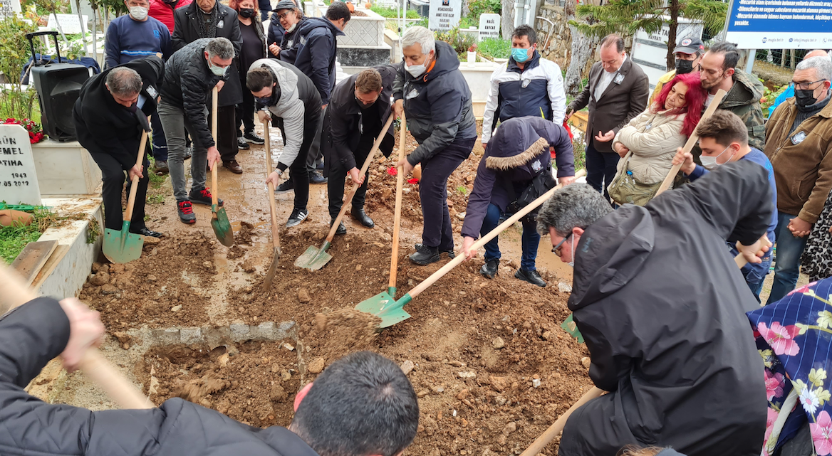 Cenaze törenine kimse katılmadı! Akrep Nalan'ı sanatçı dostları son yolculuğunda yalnız bıraktı 8