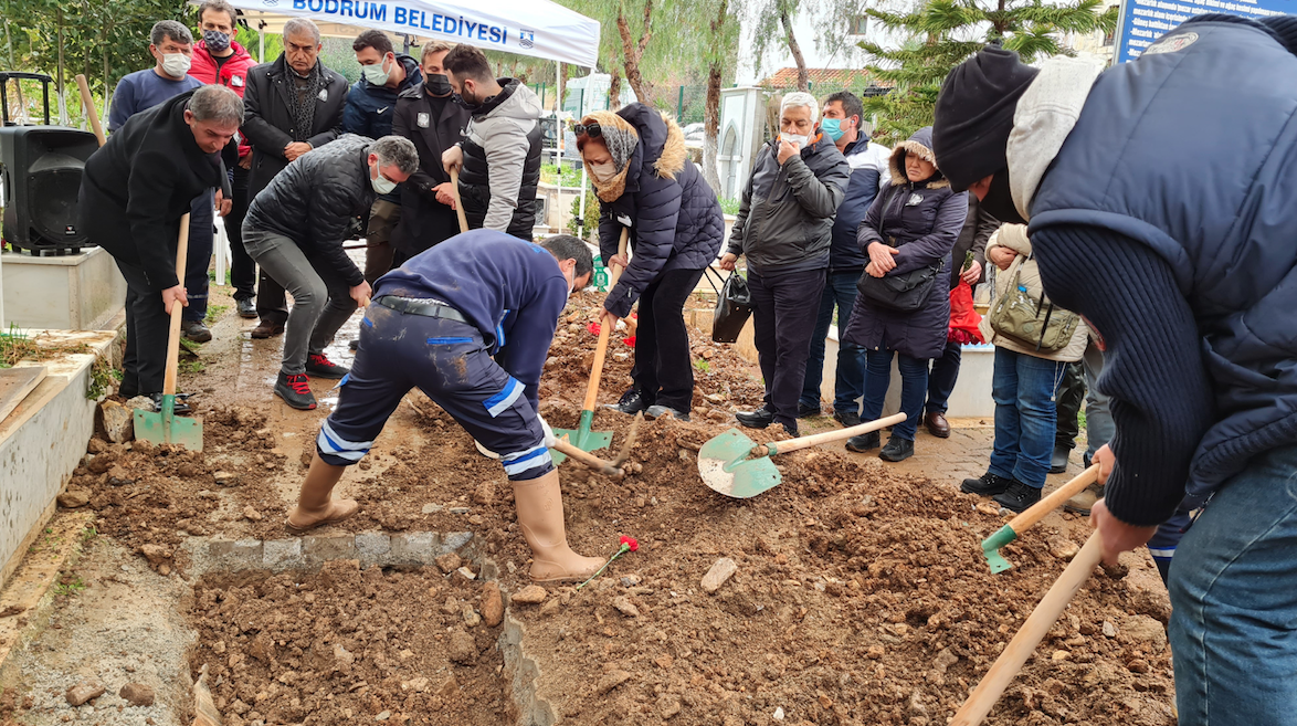 Cenaze törenine kimse katılmadı! Akrep Nalan'ı sanatçı dostları son yolculuğunda yalnız bıraktı 9