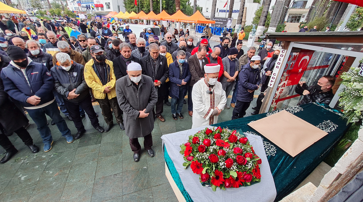 Cenaze törenine kimse katılmadı! Akrep Nalan'ı sanatçı dostları son yolculuğunda yalnız bıraktı 13