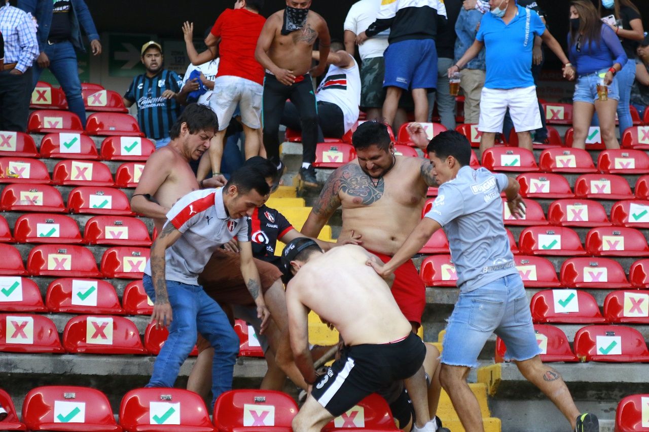 Meksika'da futbol savaşı... Taraftar kavgasında 17 kişi hayatını kaybetti 5