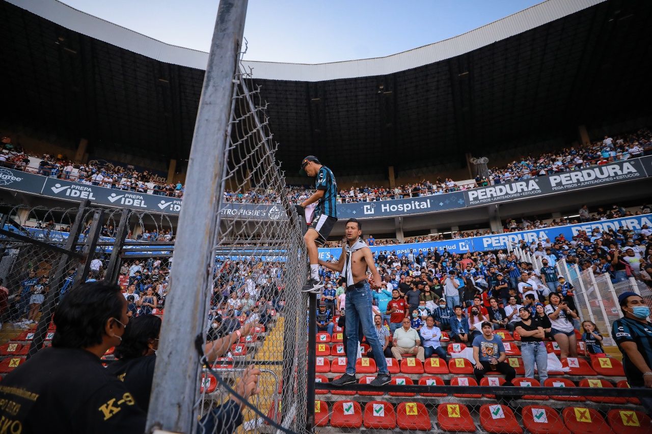 Meksika'da futbol savaşı... Taraftar kavgasında 17 kişi hayatını kaybetti 7