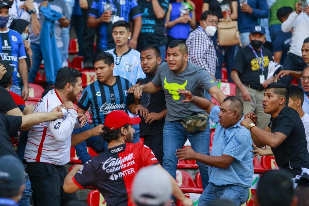 Meksika'da futbol savaşı... Taraftar kavgasında 17 kişi hayatını kaybetti 9
