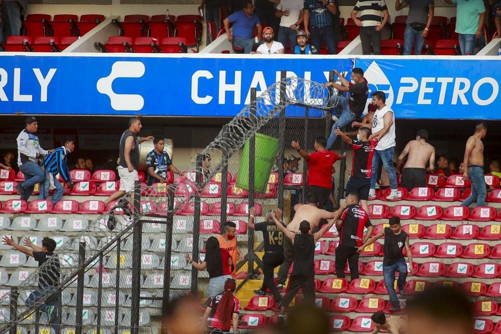 Meksika'da futbol savaşı... Taraftar kavgasında 17 kişi hayatını kaybetti 10