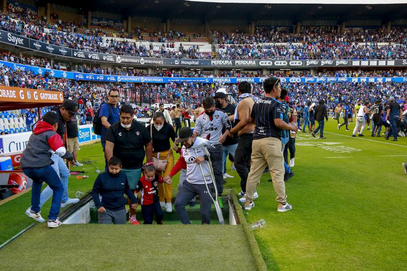 Meksika'da futbol savaşı... Taraftar kavgasında 17 kişi hayatını kaybetti 8