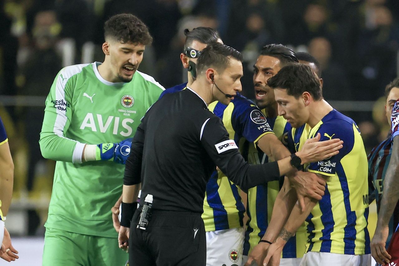 İrfan Can Kahveci, Fenerbahçe - Trabzonspor maçında takımını yaktı! Büyük sorumsuzluk! 10