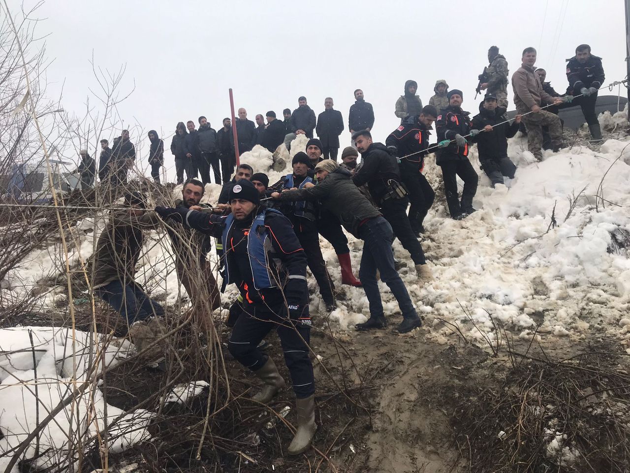 Karasu Nehri'ne düşen 17 yaşındaki Yağmur, 13 gün sonra bulundu 8
