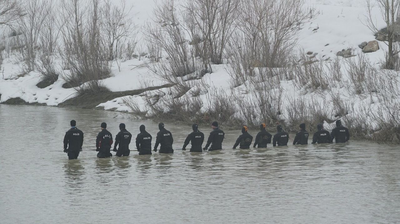Karasu Nehri'ne düşen 17 yaşındaki Yağmur, 13 gün sonra bulundu 11