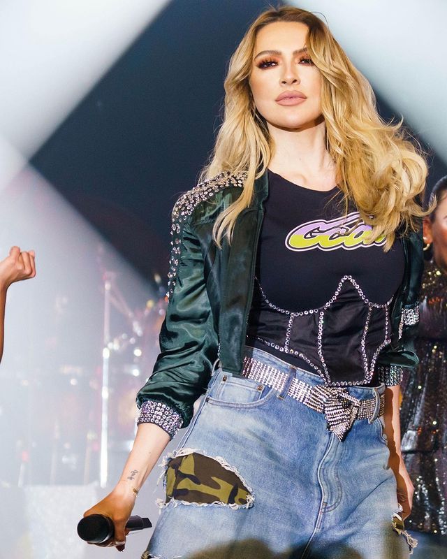 Hadise'nin Antalya konserinde giydiği yırtık kot pantolonuna ödediği ücret duyanları şaşırttı 9