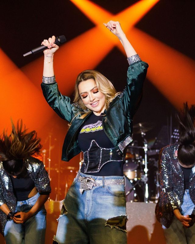 Hadise'nin Antalya konserinde giydiği yırtık kot pantolonuna ödediği ücret duyanları şaşırttı 7