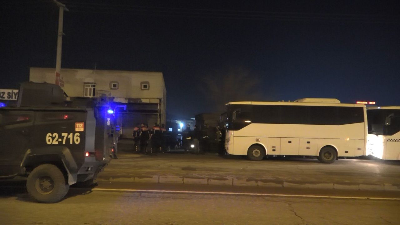 Kız kaçırma kavgasında korkunç anlar! 10 kişiyi diri diri yakacaklardı 8