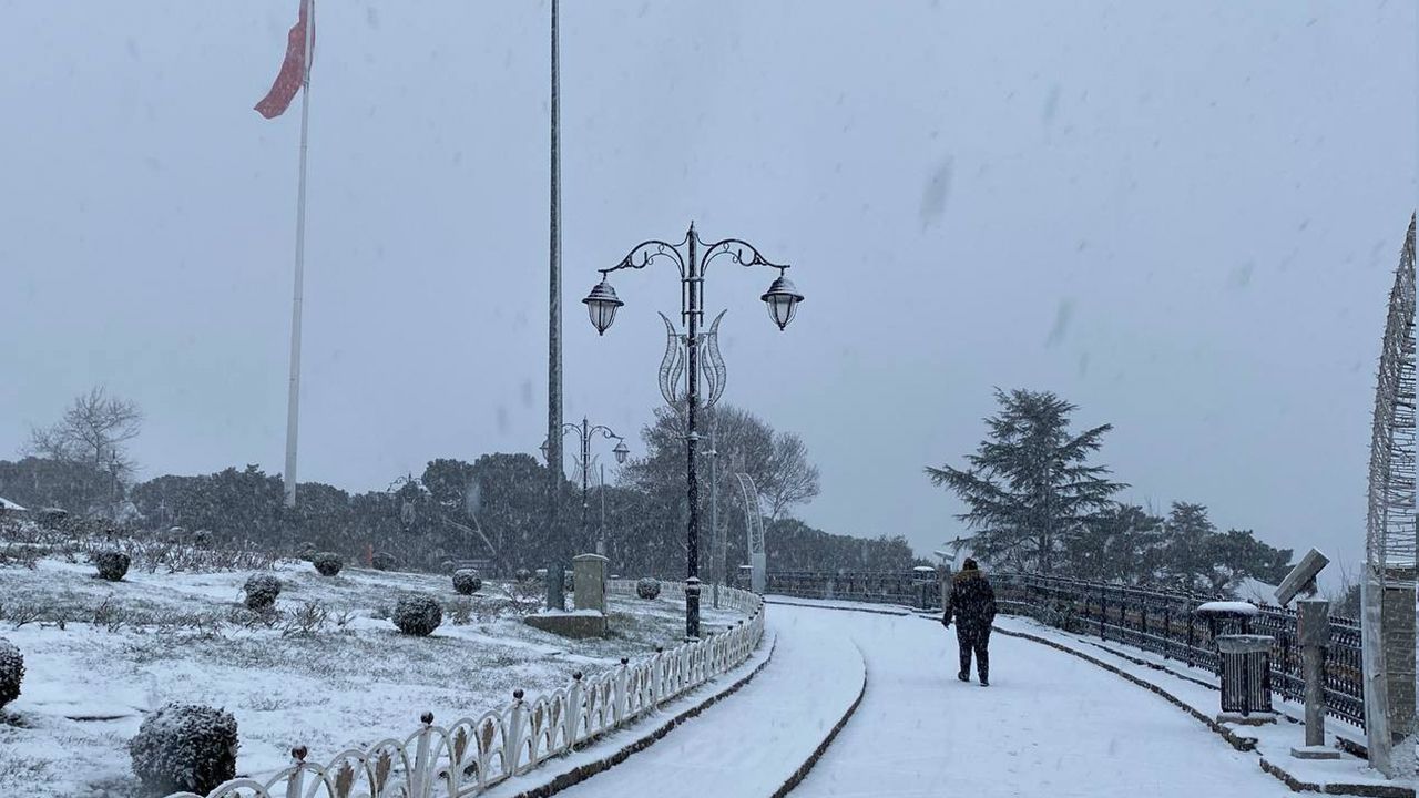 Beklenen kar geldi, İstanbul beyaza büründü... İşte o anlar 3