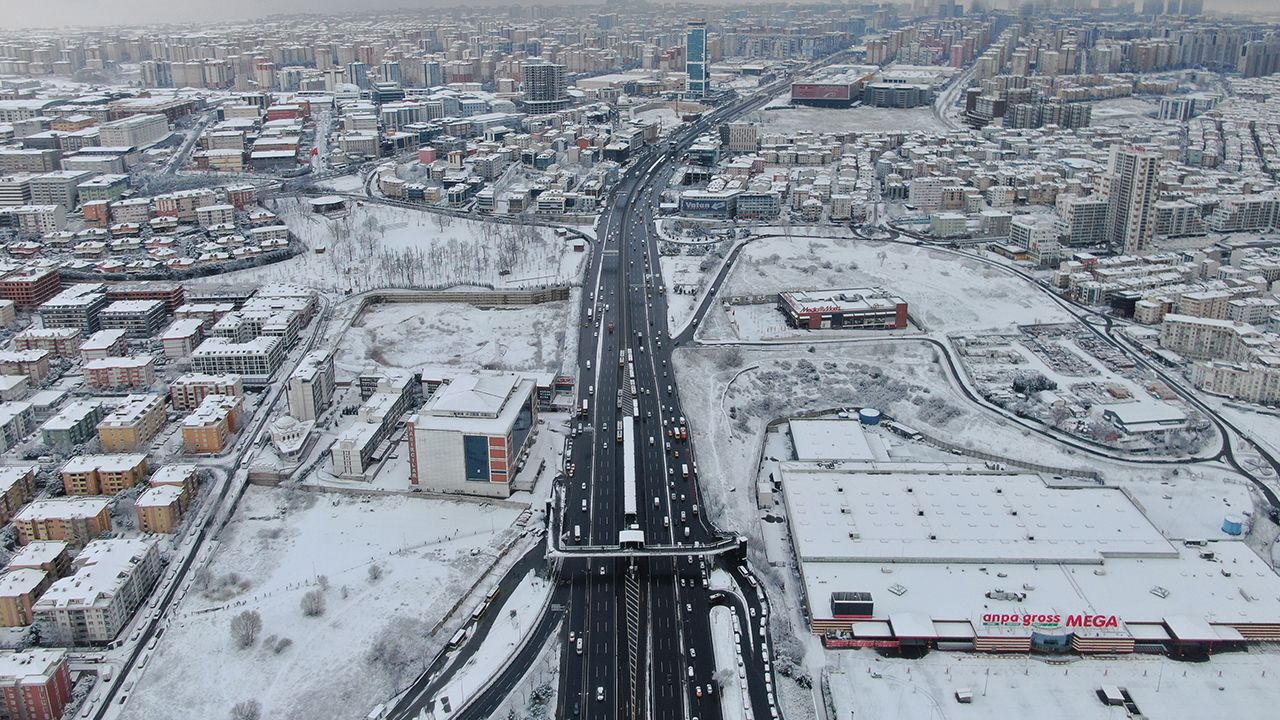 Beklenen kar geldi, İstanbul beyaza büründü... İşte o anlar 11