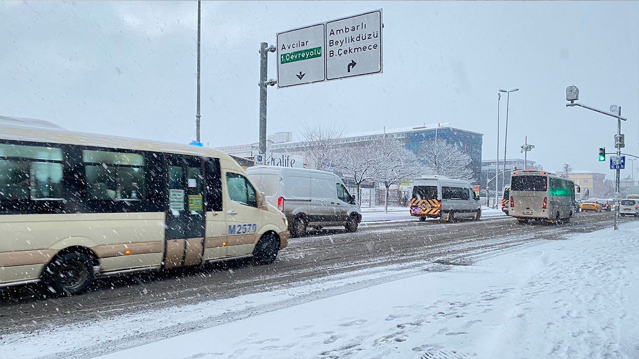 Beklenen kar geldi, İstanbul beyaza büründü... İşte o anlar 9
