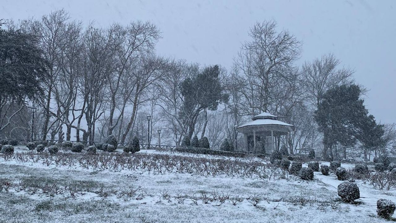 Beklenen kar geldi, İstanbul beyaza büründü... İşte o anlar 6