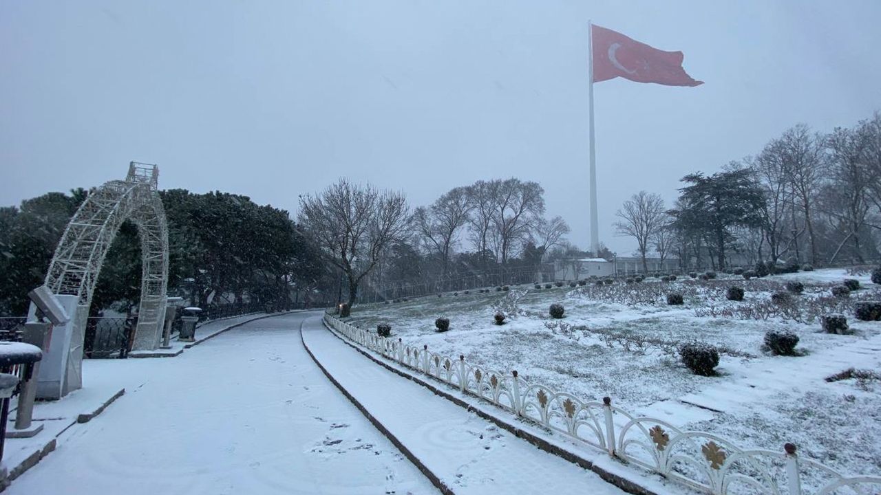 Beklenen kar geldi, İstanbul beyaza büründü... İşte o anlar 5