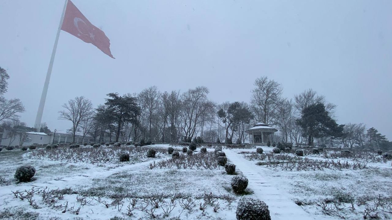 Beklenen kar geldi, İstanbul beyaza büründü... İşte o anlar 4