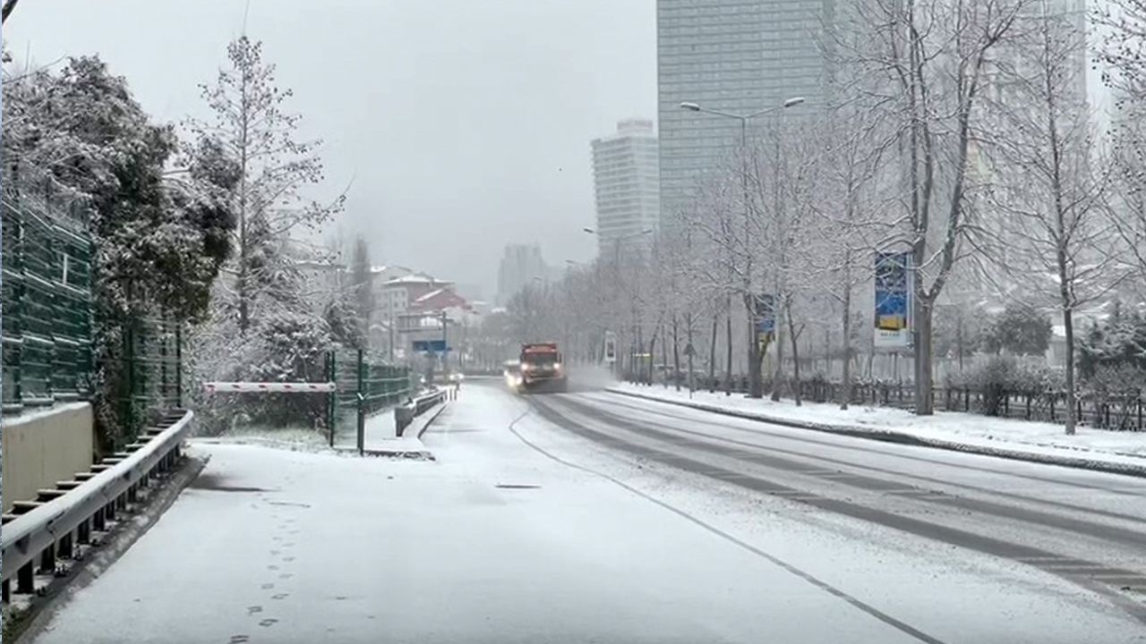 Beklenen kar geldi, İstanbul beyaza büründü... İşte o anlar 1