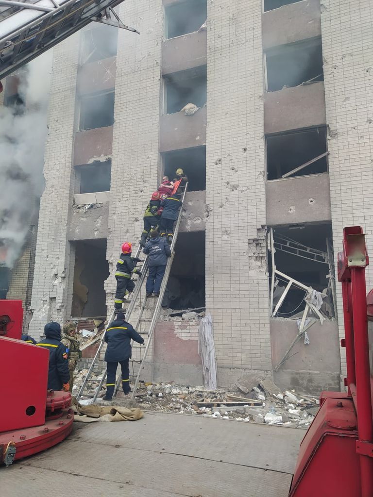 Mariupol’de Rus bombardımanı! 2 bin 187 kişi hayatını kaybetti 2