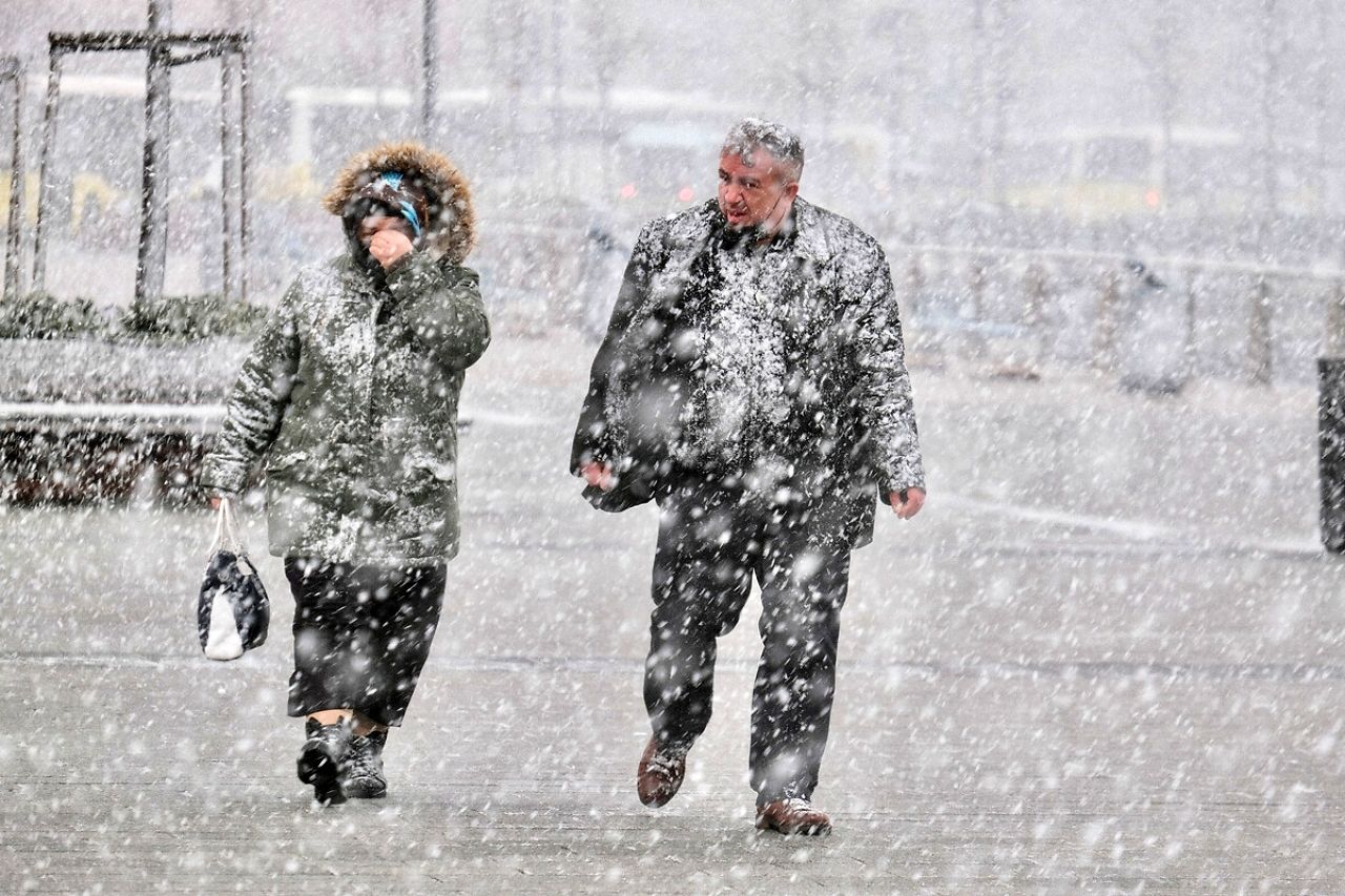 İstanbul'da kar yağışı bitmedi! Meteoroloji saat verip uyardı: Yeniden geliyor! 2