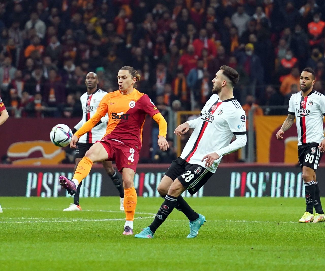 Omar Elabdellaoui Beşiktaş derbisinde çizgiden diziyle golü çıkardı, maçın gidişatını değiştirdi 3