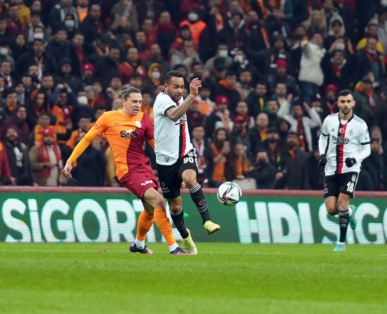 Omar Elabdellaoui Beşiktaş derbisinde çizgiden diziyle golü çıkardı, maçın gidişatını değiştirdi 2