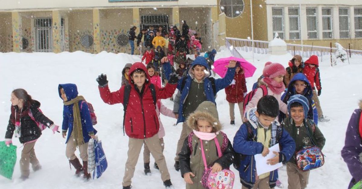 Valilikler peş peşe duyurdu: Pek çok ilde okullar tatil edildi! 3