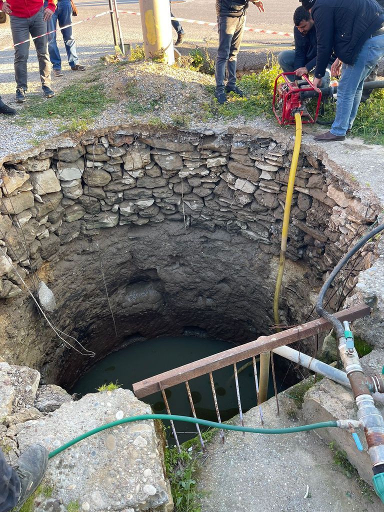 Traktörüyle 12 metrelik kuyuya düştü 5