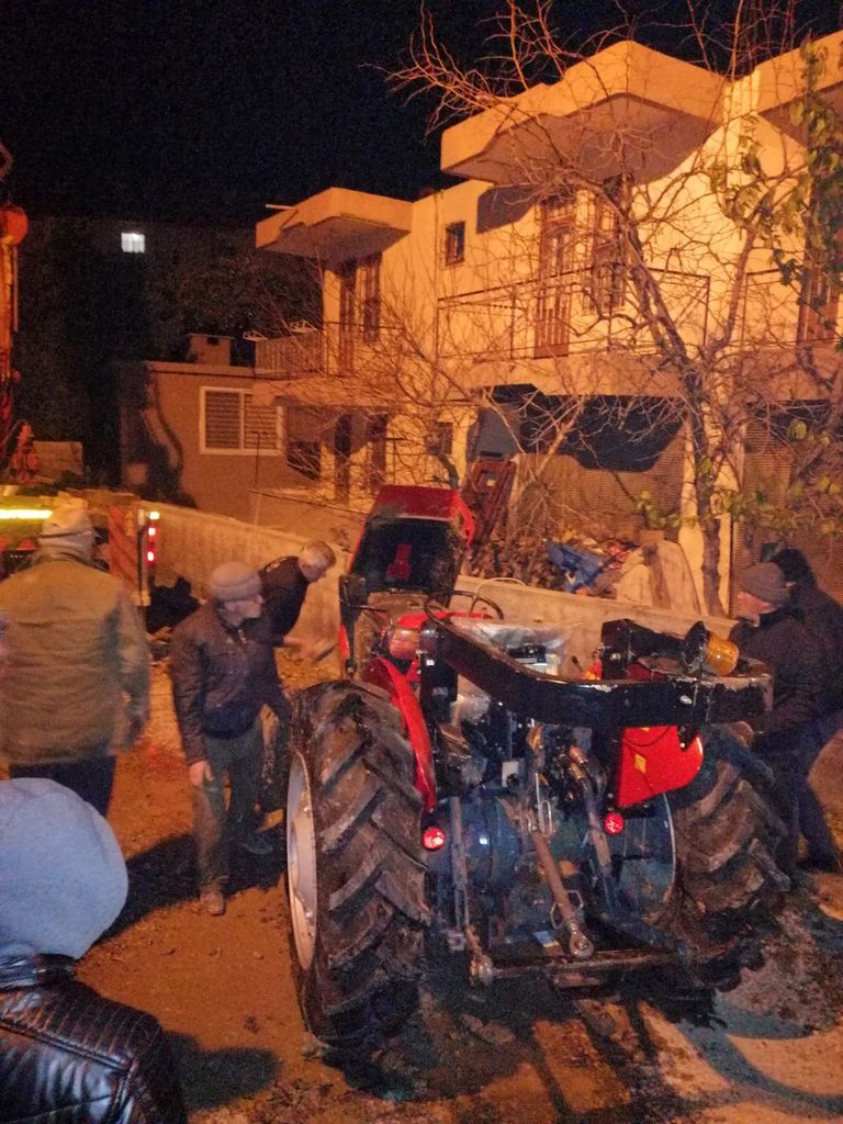 Traktörüyle 12 metrelik kuyuya düştü 2