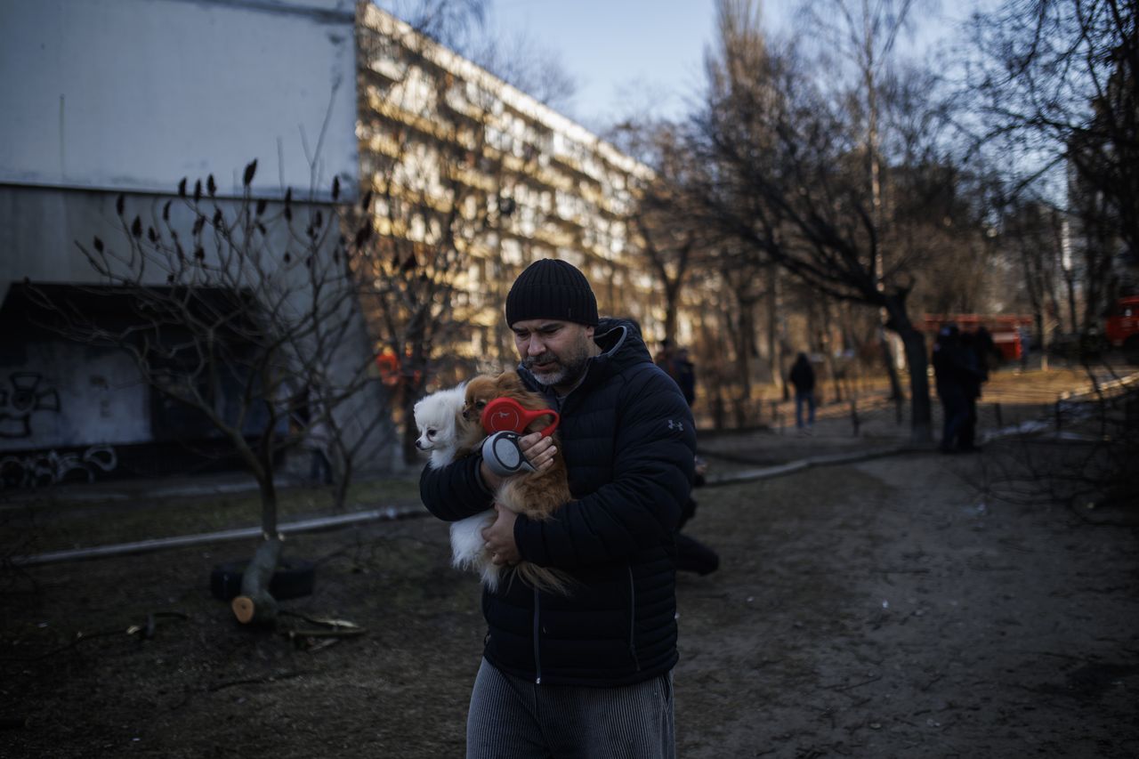 Kiev'de 16 katlı binaya top mermisi isabet etti: 4 ölü 5