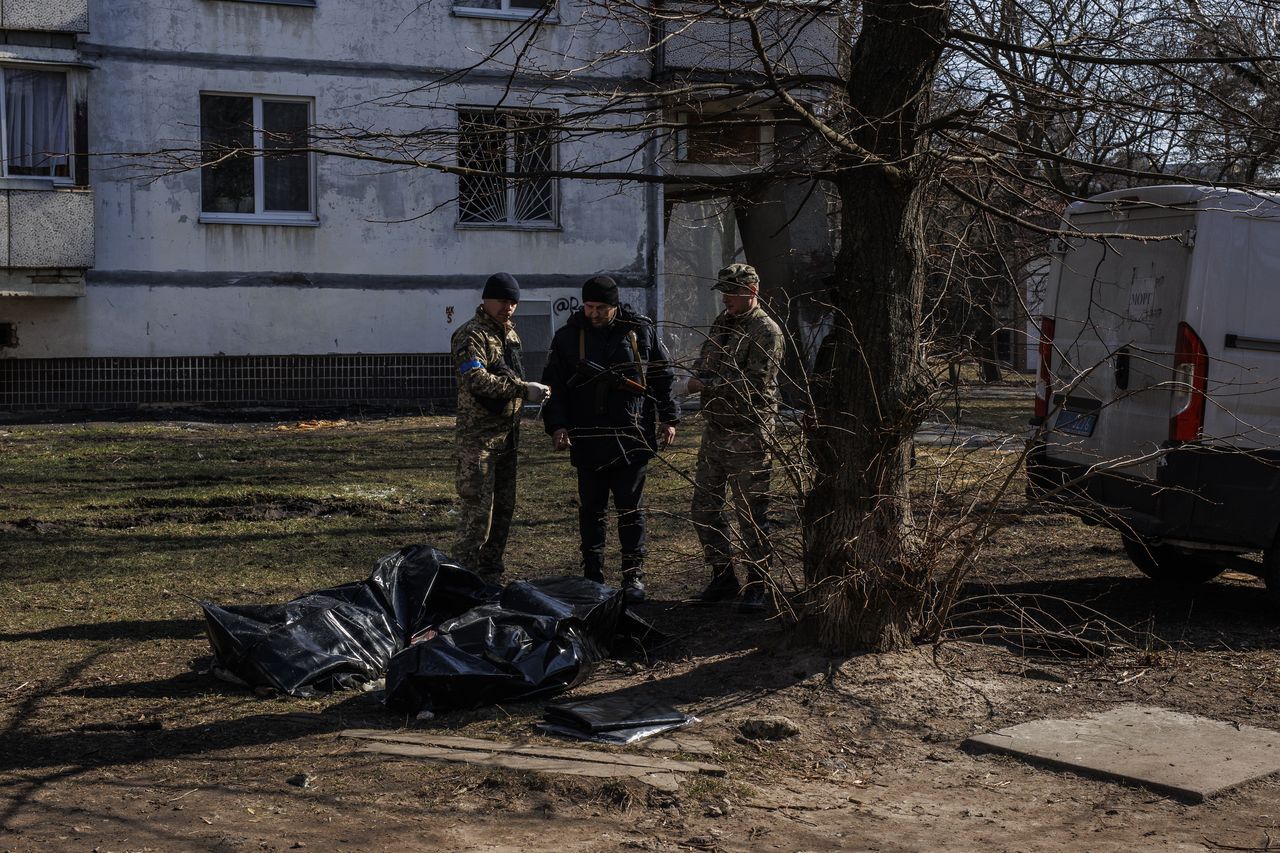 Kiev'de 16 katlı binaya top mermisi isabet etti: 4 ölü 11