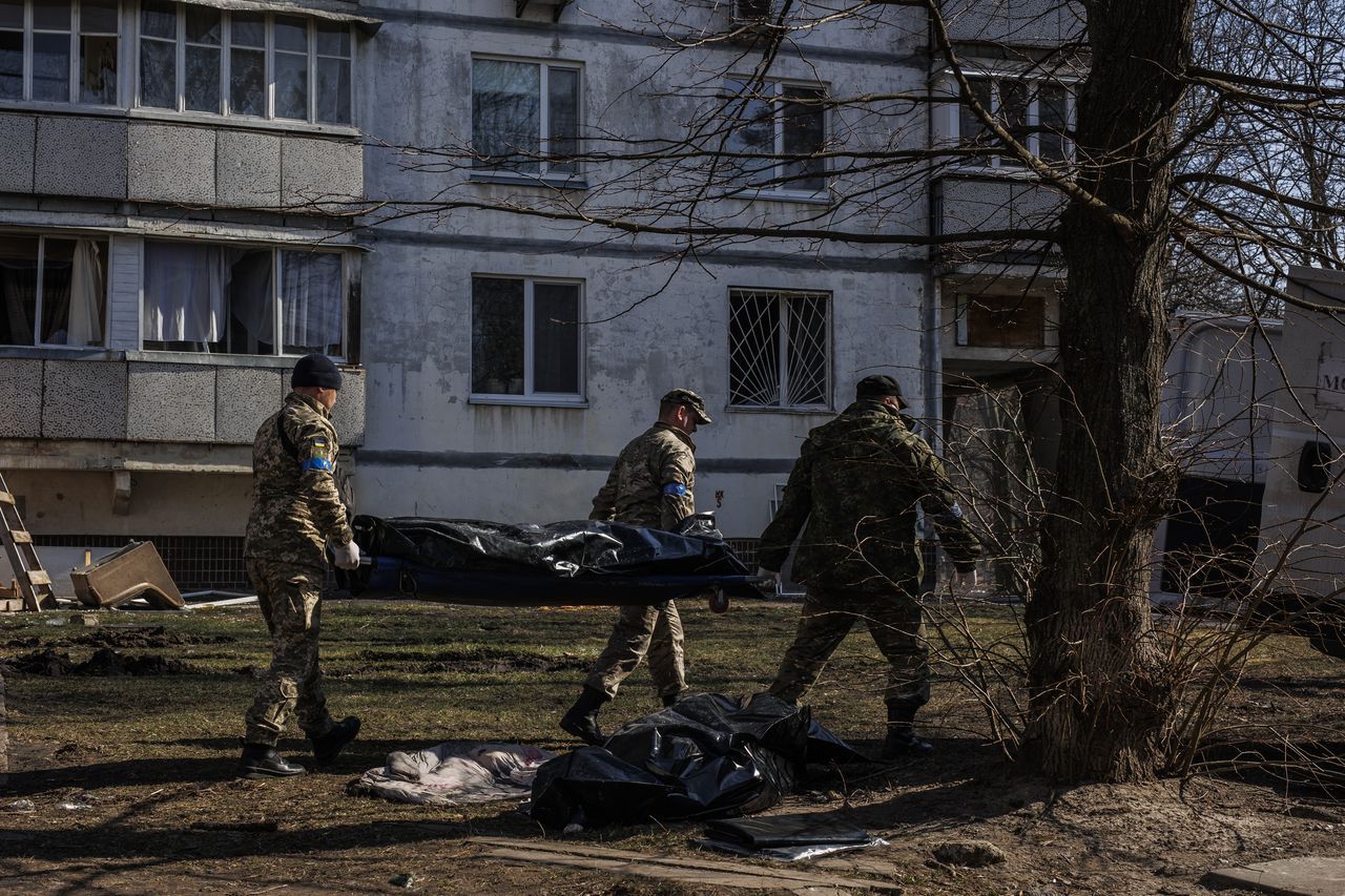 Kiev'de 16 katlı binaya top mermisi isabet etti: 4 ölü 12
