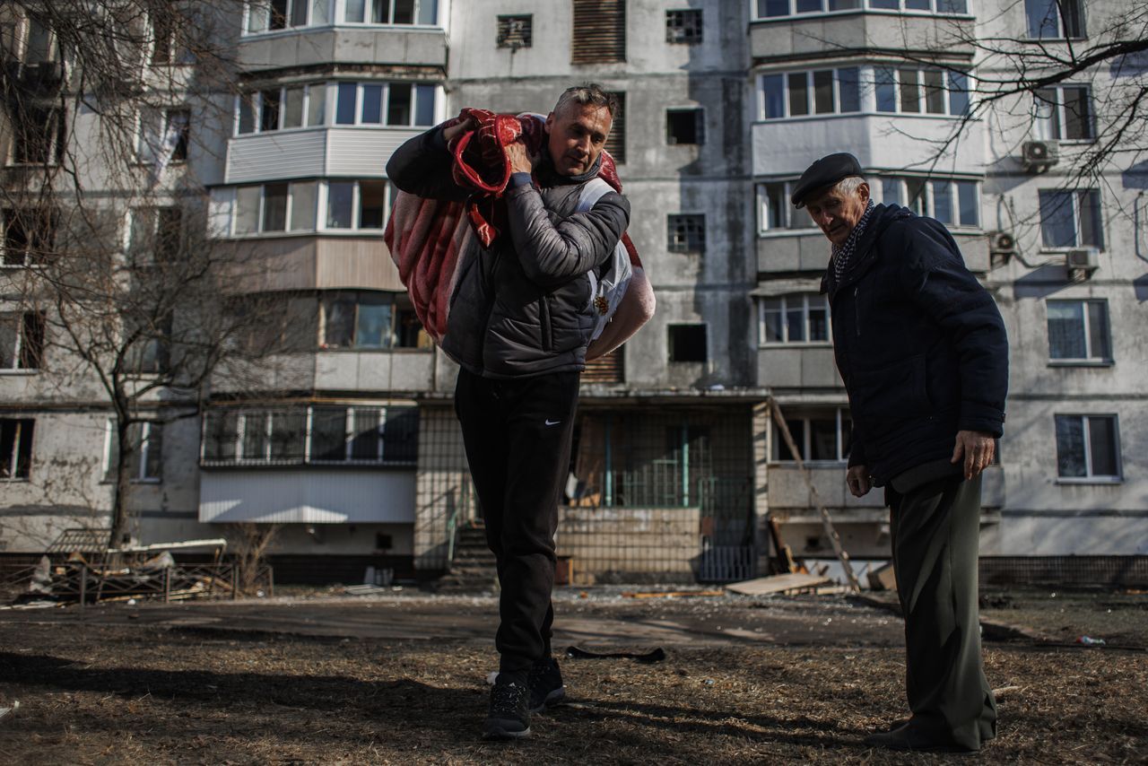 Kiev'de 16 katlı binaya top mermisi isabet etti: 4 ölü 14
