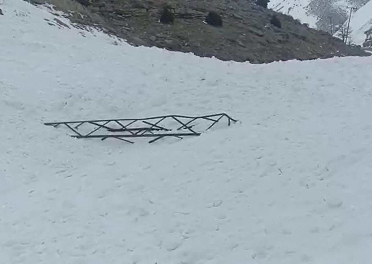 Van'da 4 ayrı yere çığ düştü! 4