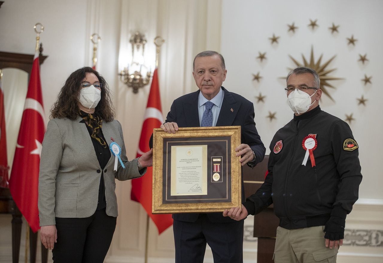 Cumhurbaşkanı Erdoğan, 9 şehit yakınına Devlet Övünç Madalyası verdi! İşte o kahramanlar... 4