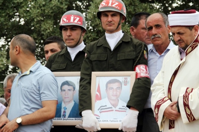 Cumhurbaşkanı Erdoğan, 9 şehit yakınına Devlet Övünç Madalyası verdi! İşte o kahramanlar... 15