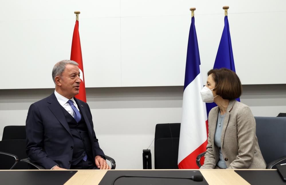 Milli Savunma Bakanı Hulusi Akar'dan NATO'da diplomasi trafiği! 3