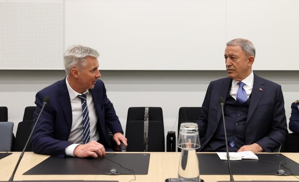 Milli Savunma Bakanı Hulusi Akar'dan NATO'da diplomasi trafiği! 4