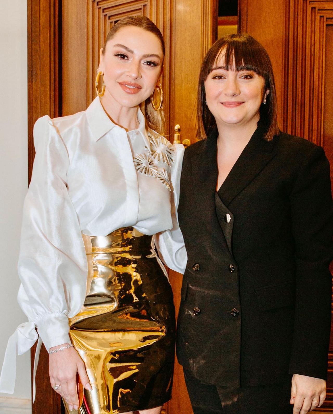 Fazla kilolarından kurtulan Hadise'nin tarzı İstanbul Moda Haftası'na damga vurdu 11