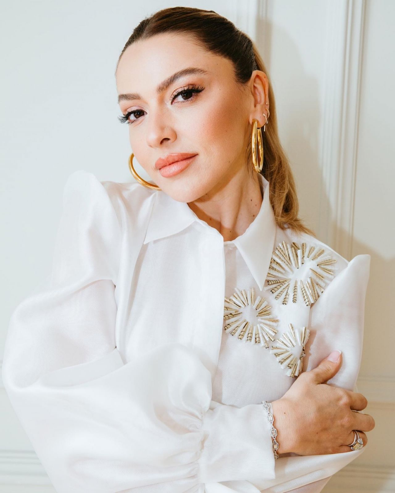 Fazla kilolarından kurtulan Hadise'nin tarzı İstanbul Moda Haftası'na damga vurdu 5