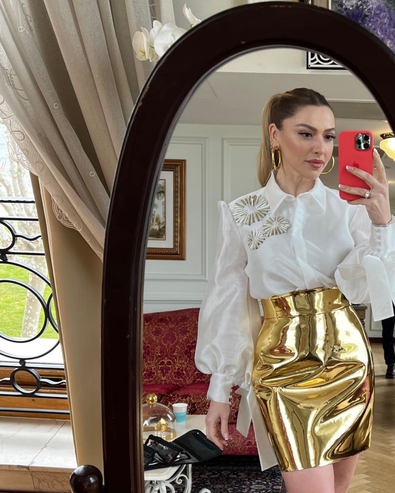Fazla kilolarından kurtulan Hadise'nin tarzı İstanbul Moda Haftası'na damga vurdu 8