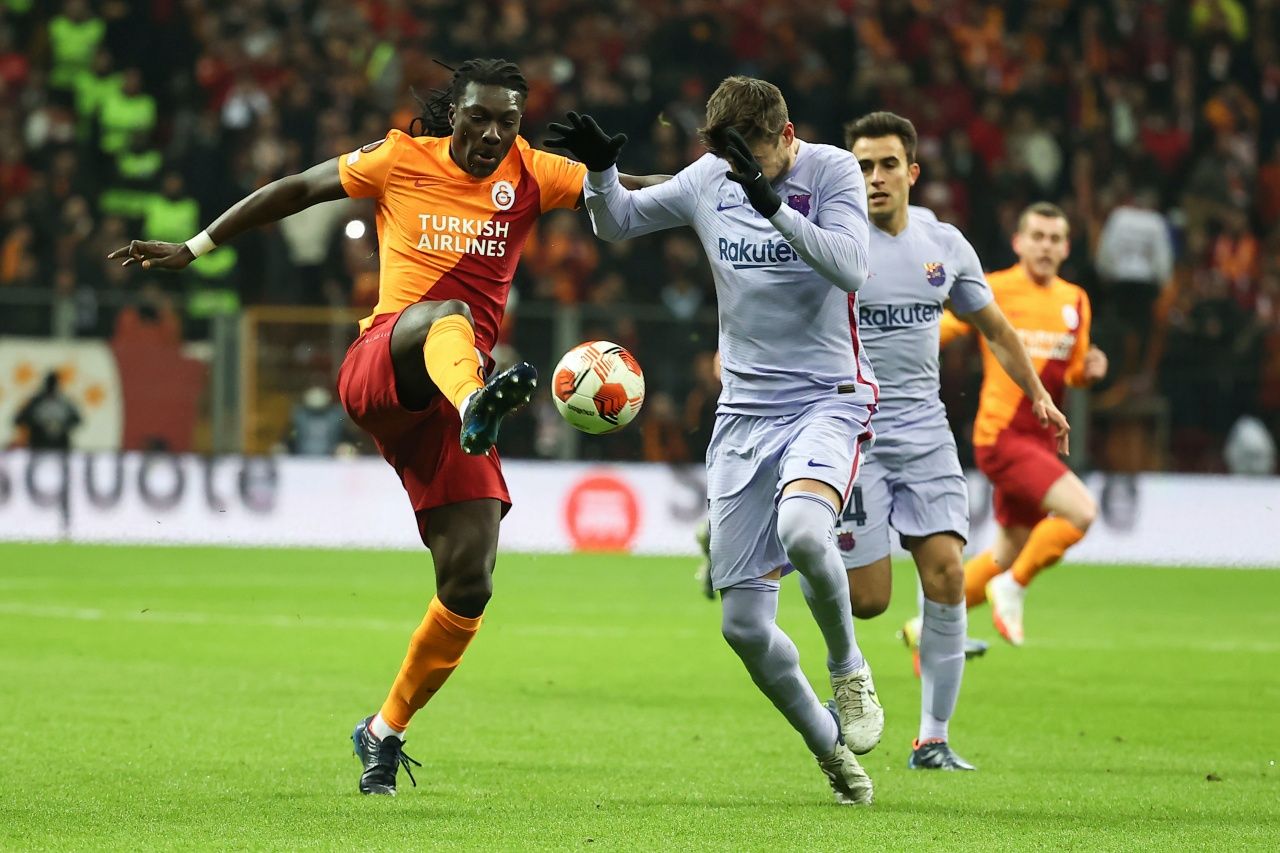 "Traore, Aubameyang, hepsi dönüp dönüp tribünlere bakıyor. Ter Stegen çok rahatsız oluyor." 14
