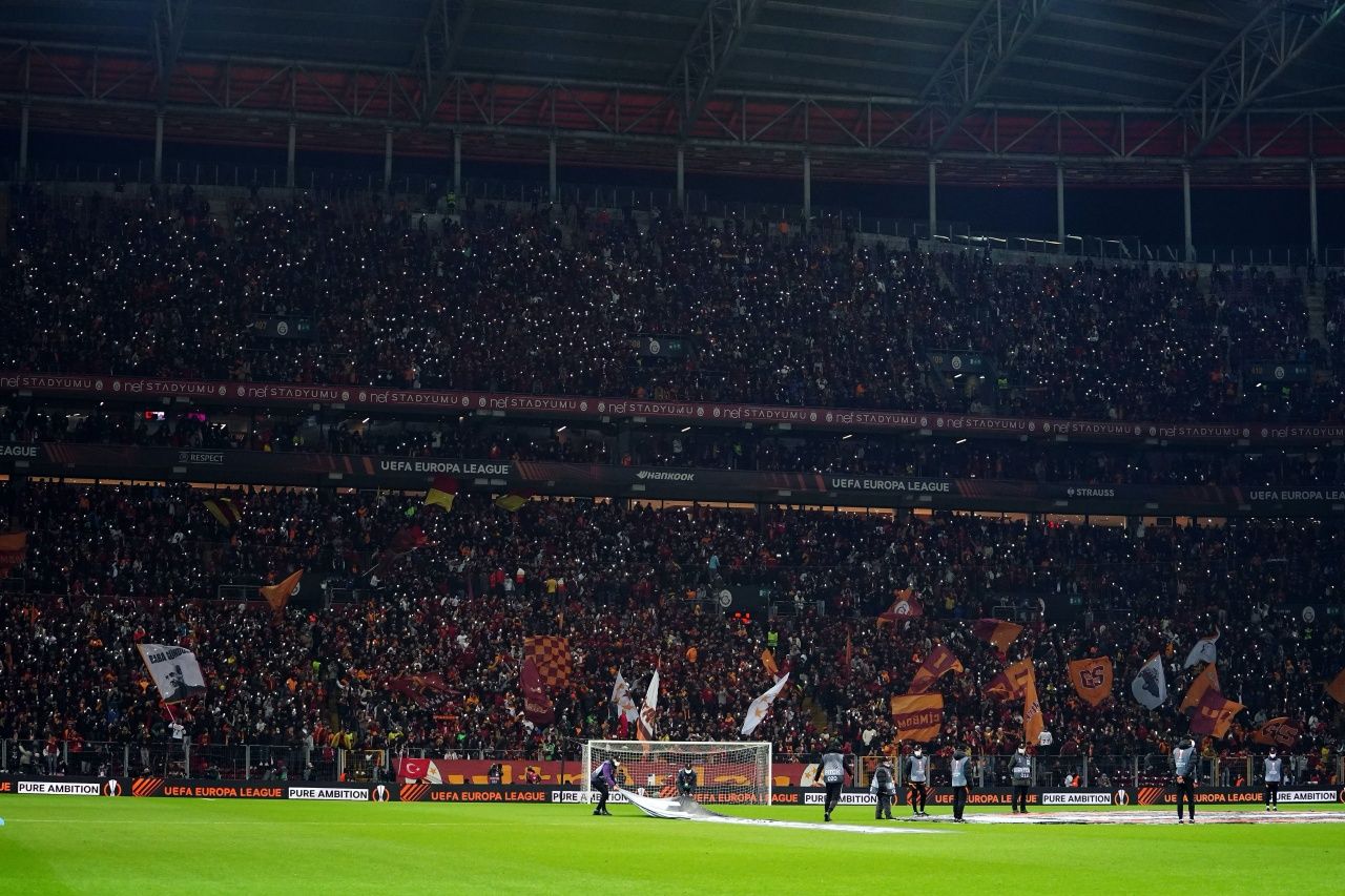 "Traore, Aubameyang, hepsi dönüp dönüp tribünlere bakıyor. Ter Stegen çok rahatsız oluyor." 8