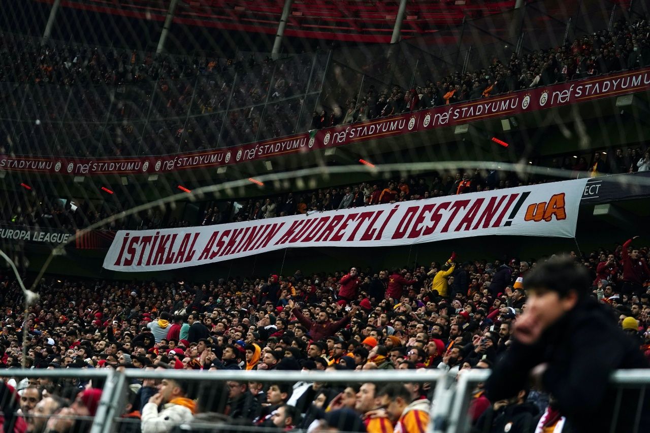 "Traore, Aubameyang, hepsi dönüp dönüp tribünlere bakıyor. Ter Stegen çok rahatsız oluyor." 11