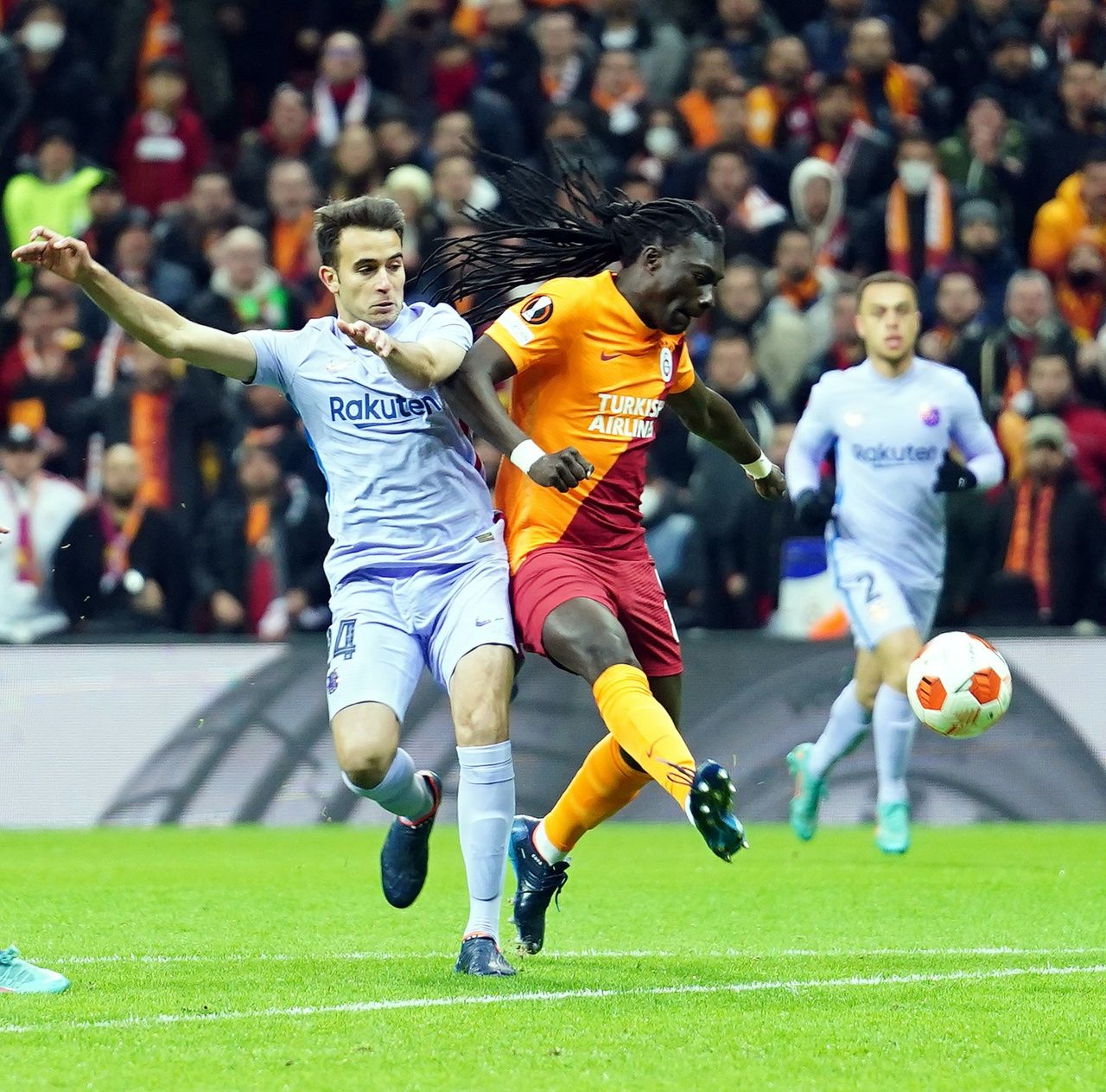 "Traore, Aubameyang, hepsi dönüp dönüp tribünlere bakıyor. Ter Stegen çok rahatsız oluyor." 4