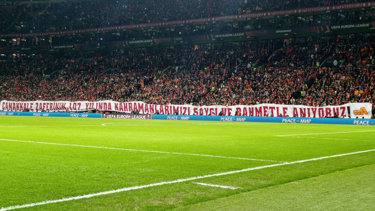"Traore, Aubameyang, hepsi dönüp dönüp tribünlere bakıyor. Ter Stegen çok rahatsız oluyor." 12