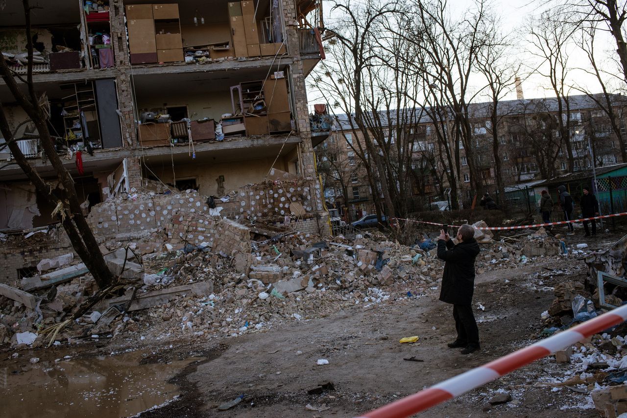 Rusya, Kiev'de sivilleri hedef aldı! Ölü ve yaralılar var 3